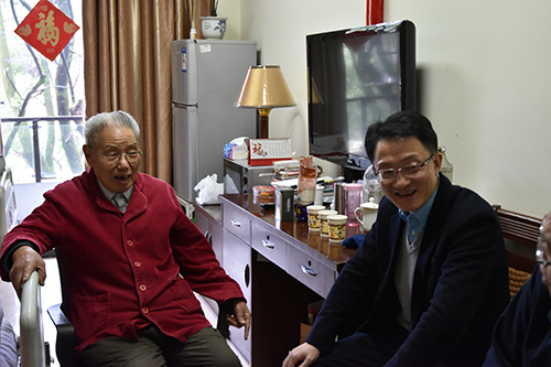中化蓝天公司领导看望慰问离休干部